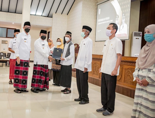 Serahkan 91 SK Pensiun, Bupati Jember Hendy: Purna Tugas Awal Mengabdi Secara Langsung